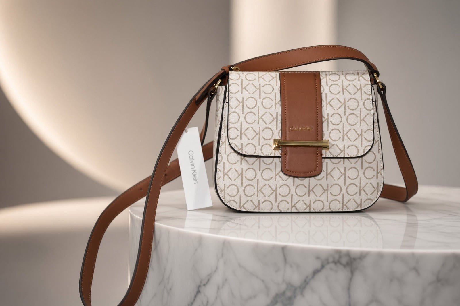 Bolso Calvin Klein Crossbody Flap Colección Signature